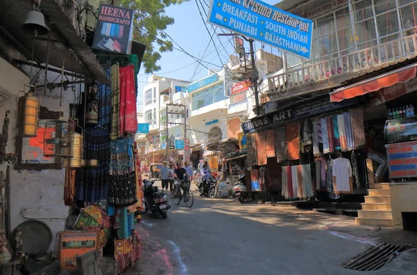 Udaipur India Oktober 2017 Niet Geïdentificeerde Mensen Bezoek Udaipur Winkelstraat — Stockfoto