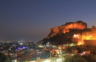 Mehrangarh Fort gece görünümünün Jodhpur Hindistan tarihi mimarisi