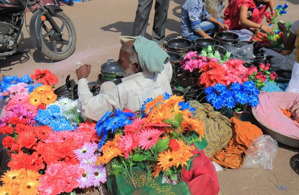 Jodhpur India Outubro 2017 Homem Não Identificado Vende Flores Panelas — Fotografia de Stock