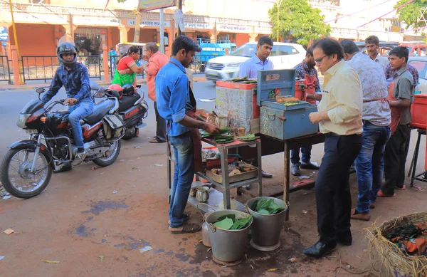 Jaipur India October 2017 Unidentified People Buy Snacks Street Vender — Stock Photo, Image