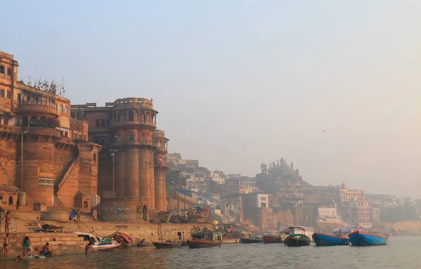 Varanasi Hindistan Kasım 2017 Kimliği Belirsiz Kişi Ziyaret Ganj Nehri — Stok fotoğraf