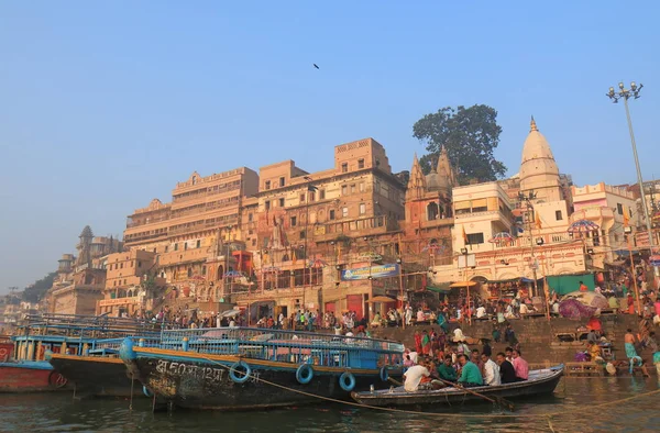 Varanasi Indie Listopada 2017 Niezidentyfikowanych Osób Wizyta Ghat Rzeki Ganges — Zdjęcie stockowe