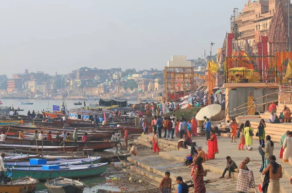 Varanasi Hindistan Kasım 2017 Kimliği Belirsiz Kişi Ziyaret Varanasi Ganj — Stok fotoğraf