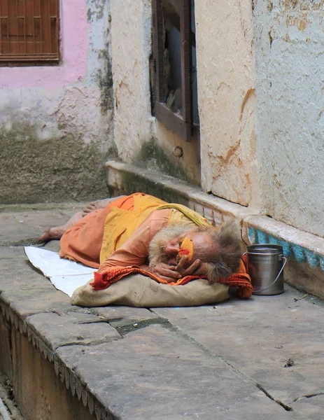 Varanasi Inde Novembre 2017 Homme Non Identifié Dort Dans Rue — Photo