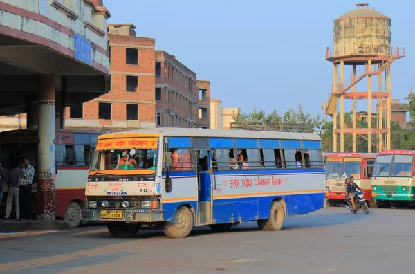 Varanasi India November 2017 Unidentified People Travel Varanasi Bus Terminal — Stock Photo, Image