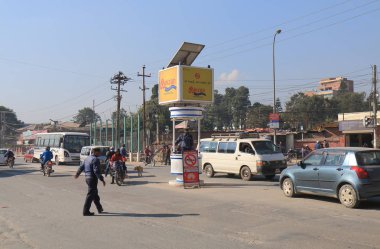 Katmandu Nepal - 10 Kasım 2017: polis memuru denetim trafiği Katmandu Nepal.