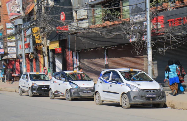 Kathmandu Nepal November 2017 Taxis Wait Passengers Thamel Kathmandu Nepal — Stock Photo, Image