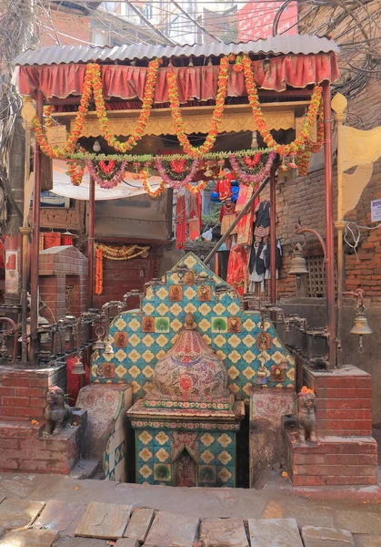 加德满都尼泊尔 2017年11月10日 尼泊尔加德满都 Siddhidas Marg 老街小街寺 — 图库照片