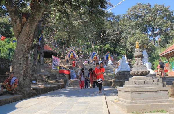 Katmandu Nepal Kasım 2017 Kimliği Belirsiz Kişi Ziyaret Swayambhunath Stupa — Stok fotoğraf