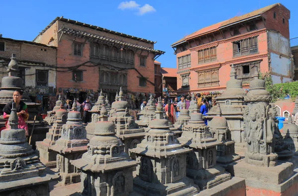 Kathmandu Nepal Novembro 2017 Pessoas Não Identificadas Visitam Templo Swayambhunath — Fotografia de Stock