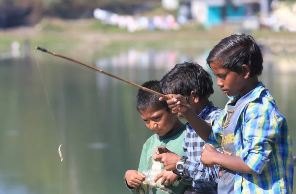 Pokhara Nepal November 2017 Unidentified People Fish Dam Side Park — Stock Photo, Image
