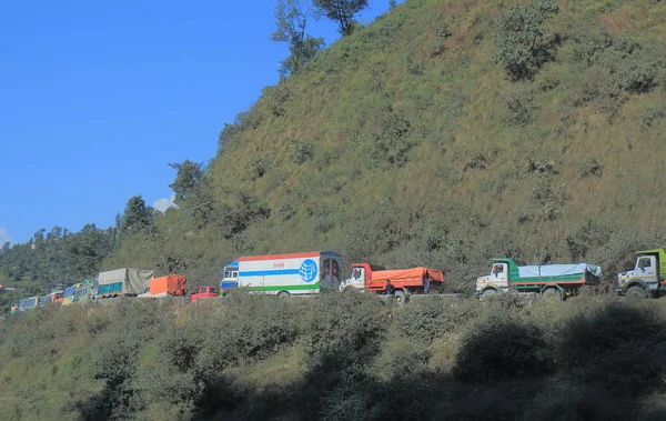 Kathmandu Nepal Noviembre 2017 Atasco Tráfico Carretera Montaña Katmandú Nepal —  Fotos de Stock