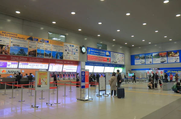 2017 関西国際空港における身元不明者旅行鉄道駅大阪 — ストック写真