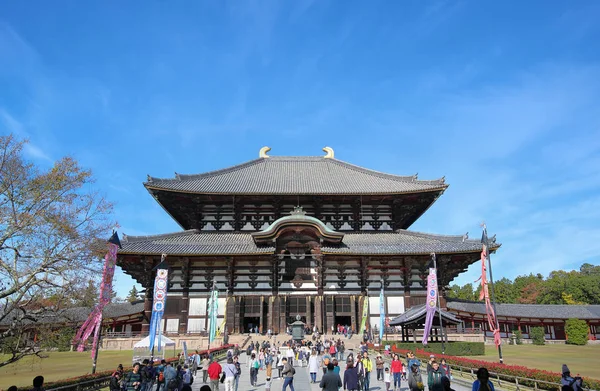 Nara Japan Listopada 2019 Niezidentyfikowani Ludzie Odwiedzają Świątynię Todaiji Nara — Zdjęcie stockowe