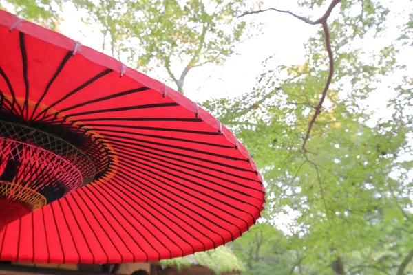 Японский Традиционный Красный Зонтик — стоковое фото