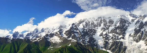 Panorama das montanhas caucasianas de Svaneti — Fotografia de Stock