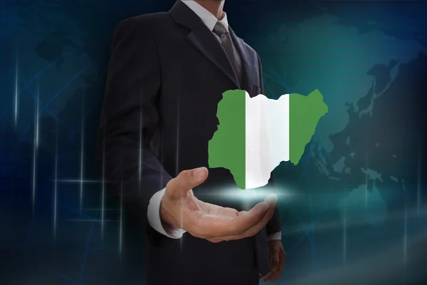 Uomo d'affari con mappa e bandiera di Nigeria — Foto Stock