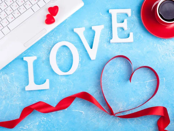 Valentines background with red heart, coffee cup and laptop. Valentines Day greeting card. Female workplace — Stock Photo, Image