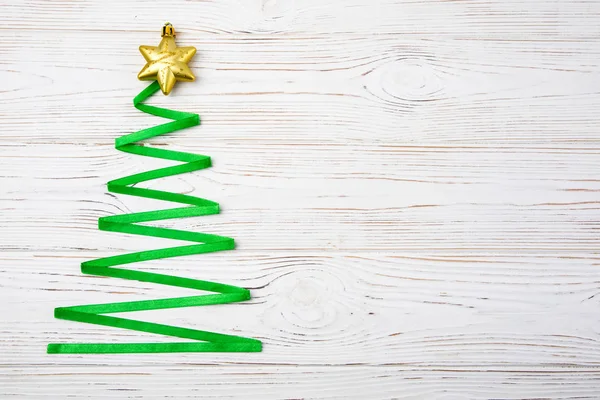 Christmas tree made from ribbon on wooden background. Christmas background — Stock Photo, Image