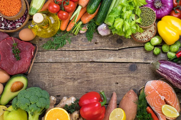 健康食品背景 健康食品蔬菜 豆子放在木制桌子上 采购食品超市 计划饮食 均衡食品概念 顶部视图 复制空间 — 图库照片