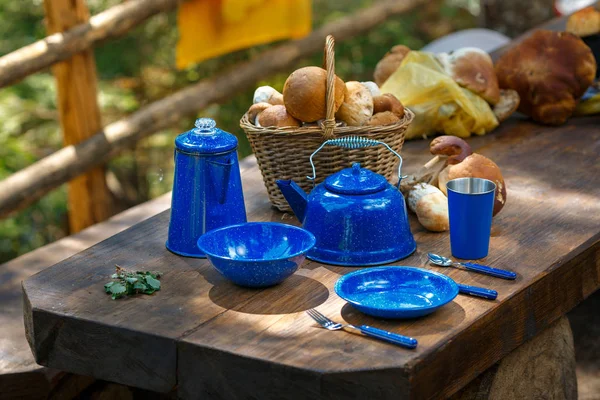 Yemekler için masaya kamp