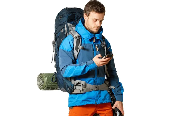 Beyaz arka plan üzerinde sırt çantası ile dağcı