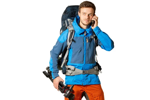 Beyaz arka plan üzerinde sırt çantası ile dağcı