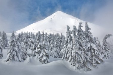 karla kaplı dağ zemin üzerine çeki düzen vermek