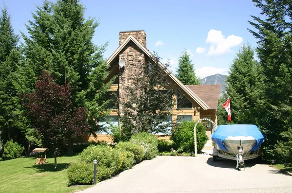 Maison Unifamiliale Canada Avec Drapeau Canadien Bateau — Photo