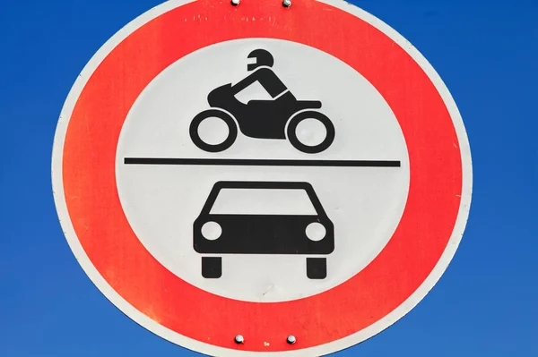 Znak Niemieckich Gąsienicowych Pojazdów Silnikowych Dozwolone Brak Dostępu Pojazdów Silnikowych — Zdjęcie stockowe