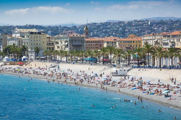Błękitne wody i plaży w Nicei — Zdjęcie stockowe
