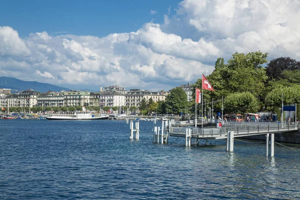 Jezero a staré město v Ženevě — Stock fotografie