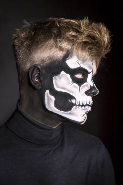 Bodypainting half skull man portrait 