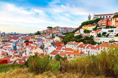 Lizbon, Portekiz 'deki eski kasaba ve igreja da graca kilisesinin panoraması