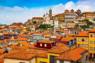 Porto, Portekiz 'in tarihi binalarının güzel manzarası