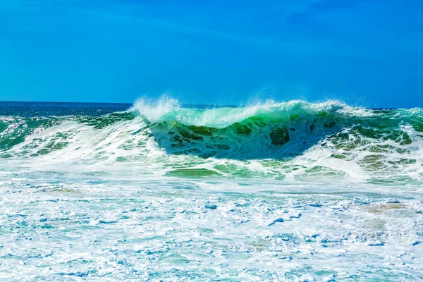 Big blue ocean waves with white foam — Stock Photo, Image