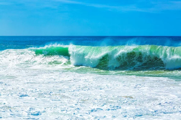 Big blue ocean waves with white foam — Stock Photo, Image