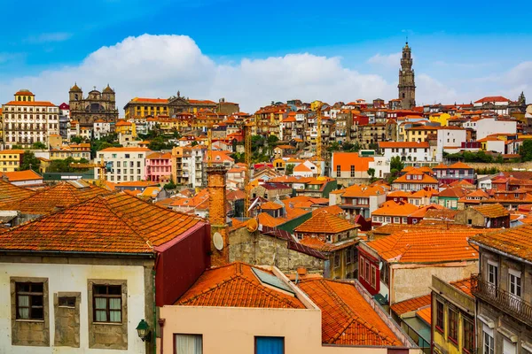 Панорама исторических зданий старого города Порту, Португалия — стоковое фото
