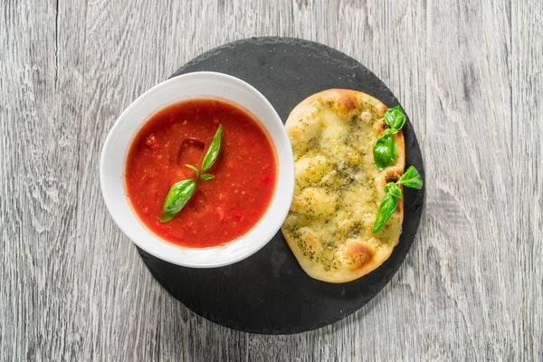 Spaanse koude tomaat gebaseerd soep gazpacho. — Stockfoto