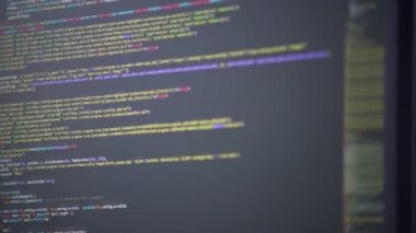 Program kodu bir bilgisayar ekranında taşıma