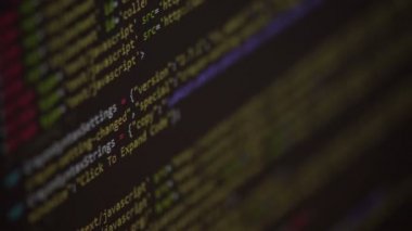 Program kodu bir bilgisayar ekranında taşıma