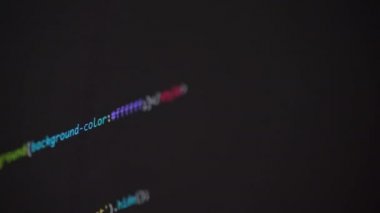 Program kodu bir bilgisayar ekranında taşıma