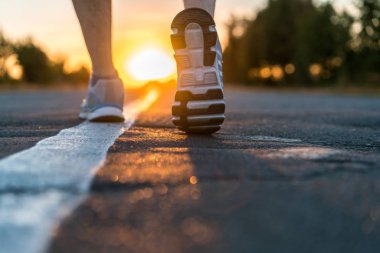 Runner ayak yol portre üzerinde çalışan