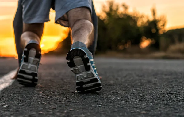 Runner ayak yol portre üzerinde çalışan