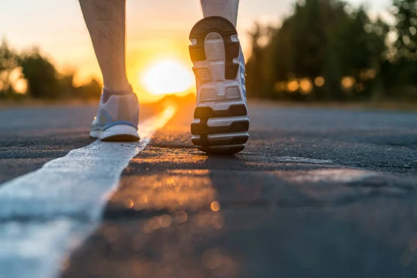 Runner ayak yol portre üzerinde çalışan