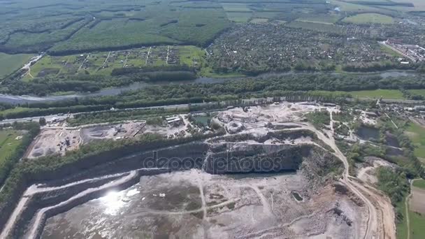 Luftaufnahme der Arbeit im Bergbau. — Stockvideo