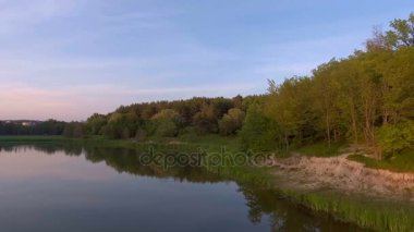 Göl üzerinde uçuş