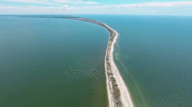 Havadan görünümü: su ile deniz ot ve döktüm