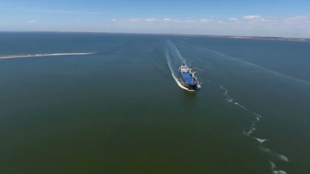 바다-공중 장면에서 컨테이너 선박 — 비디오