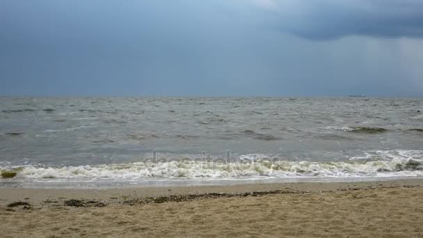 Strand zonnige dag leeg blauw zomer hemel zeewater — Stockvideo